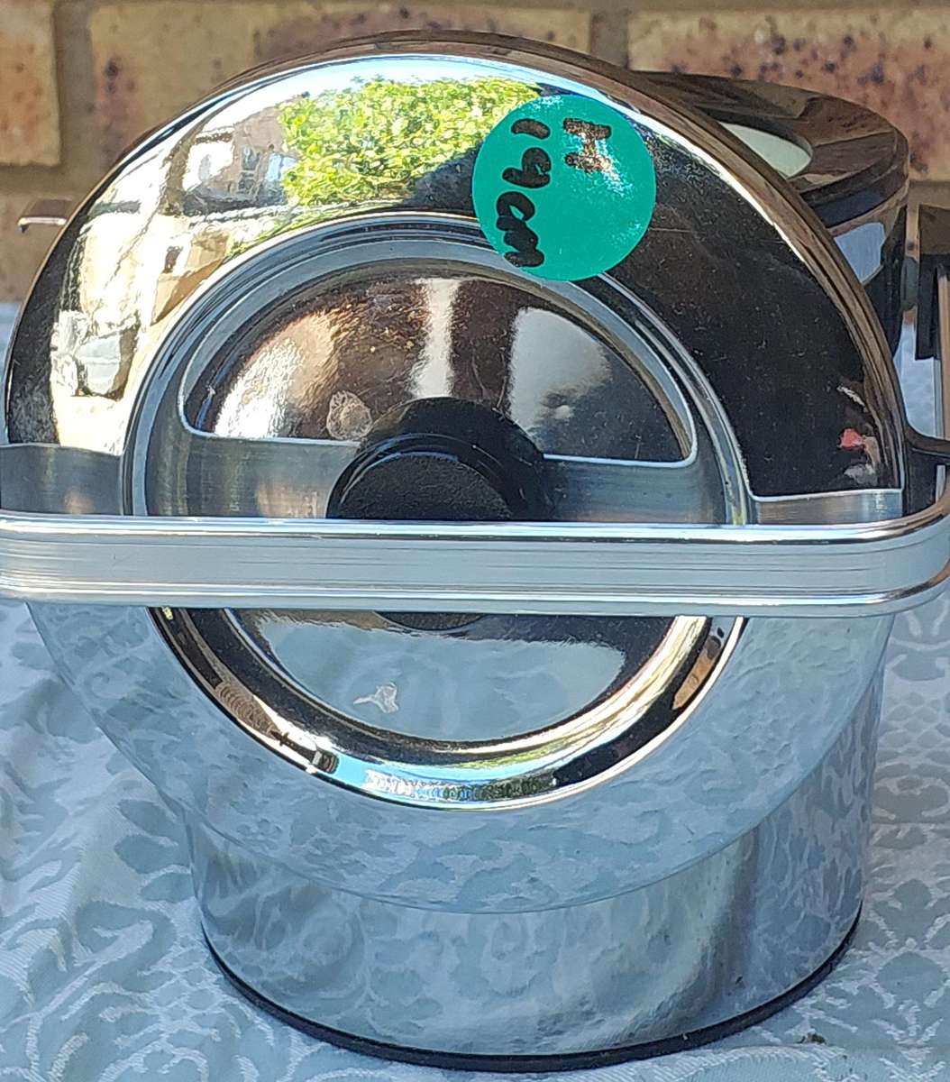 AN ART DECOR STAINLESS STEEL ICE BUCKET SOLD AS IS