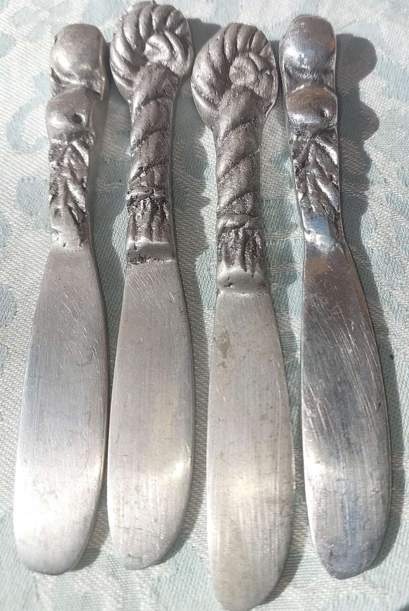 A COLLECTION OF 4 PEWTER PAT'E KNIVES SOLD AS IS