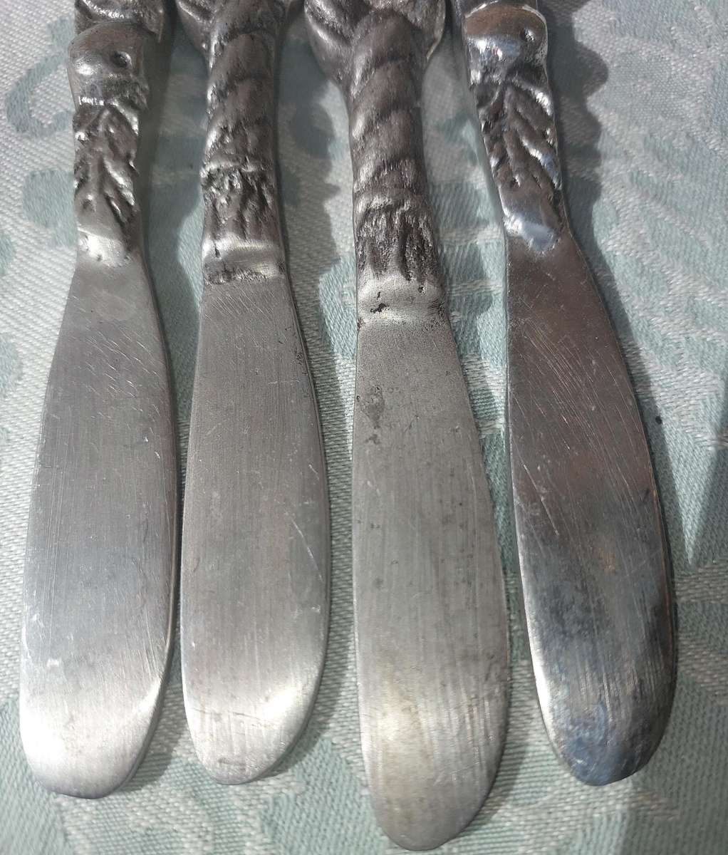 A COLLECTION OF 4 PEWTER PAT'E KNIVES SOLD AS IS