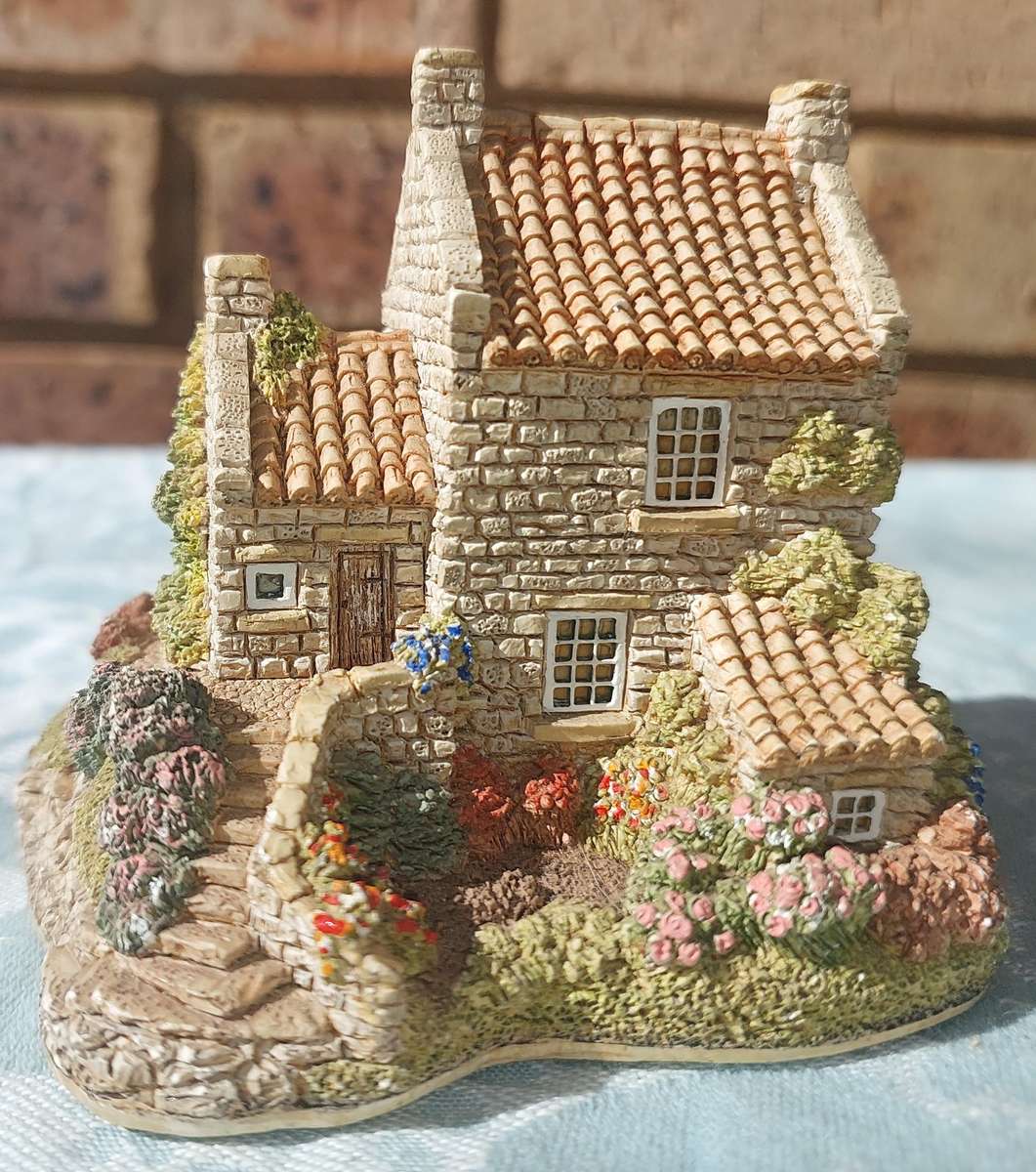 Lilliput Lane Runswick House sold as is