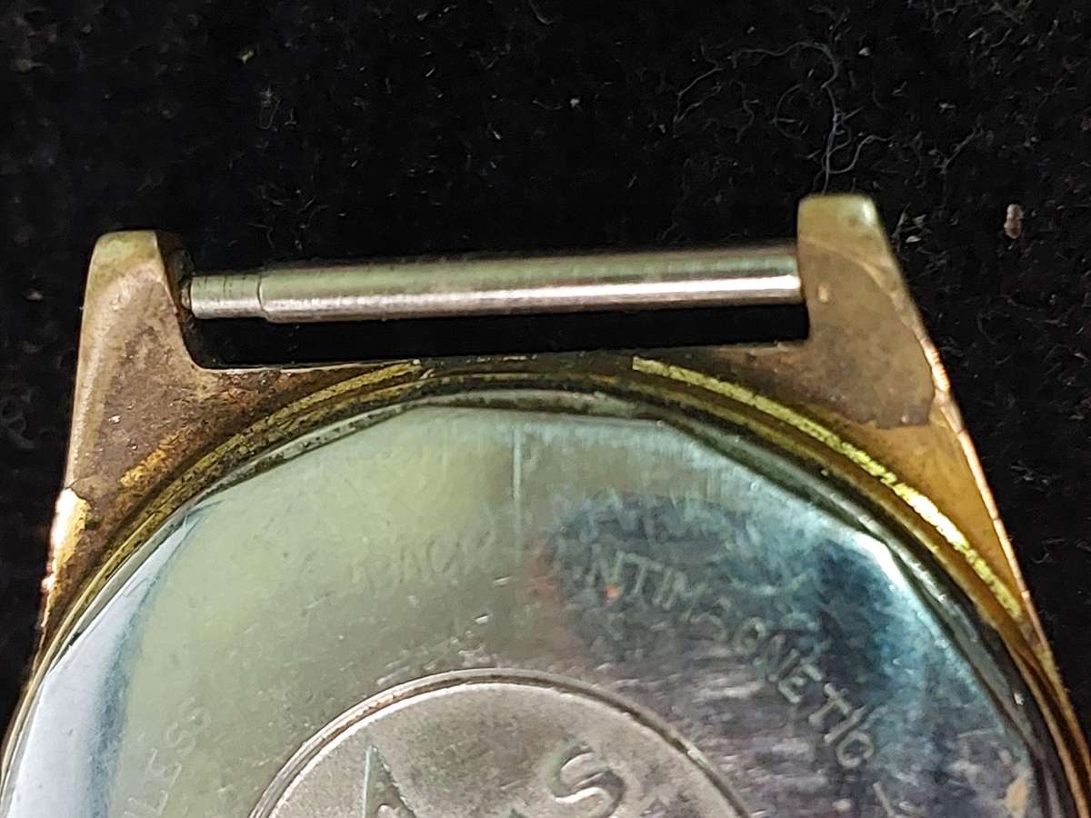 A VINTAGE RARE DAMAS AUTOMATIC 25 JEWELS SWISS CALENDAR MENS WATCH WORKING SOLD AS IS