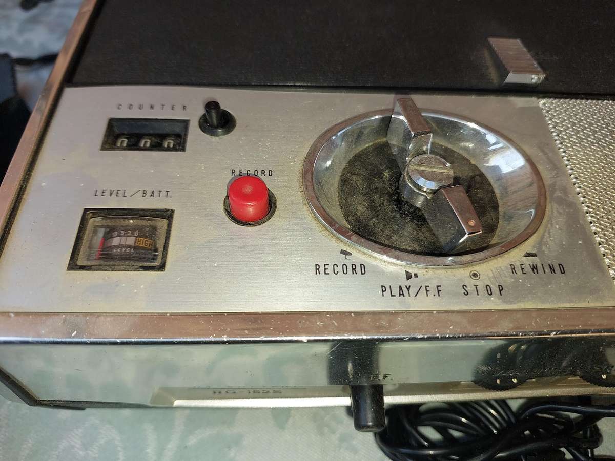A VINTAGE NATIONAL TAPE RECORDER WITH THE MICROPHONES SOLD AS IS NOT TESTED