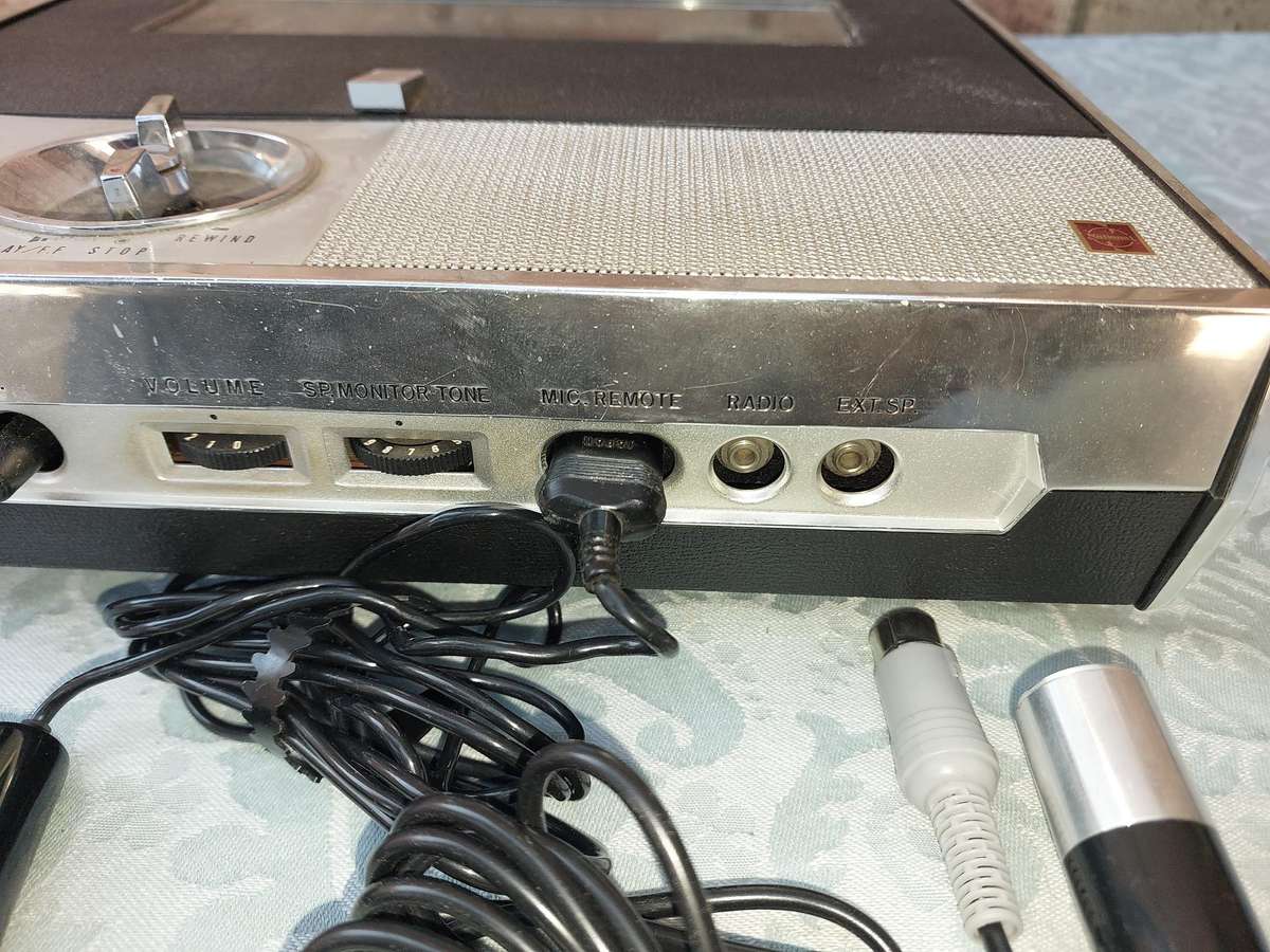A VINTAGE NATIONAL TAPE RECORDER WITH THE MICROPHONES SOLD AS IS NOT TESTED