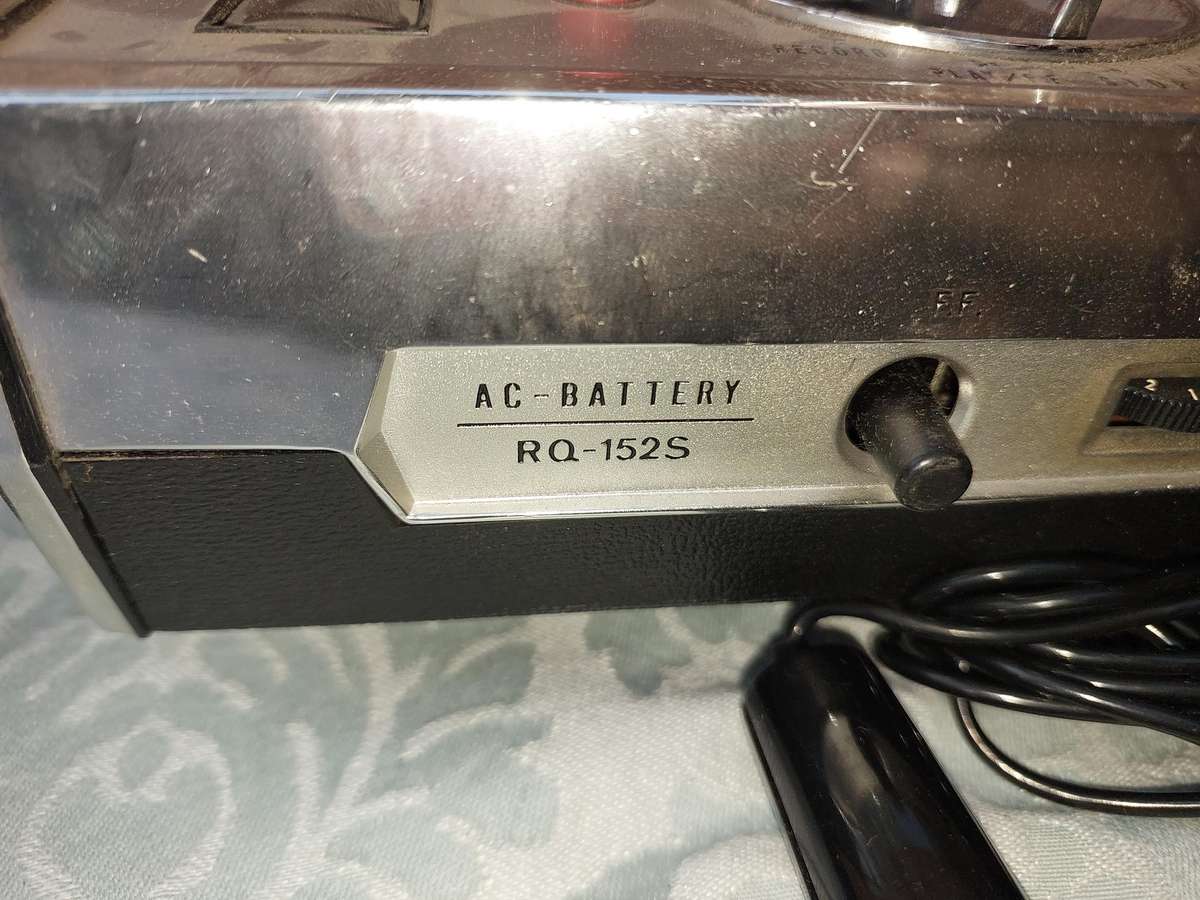 A VINTAGE NATIONAL TAPE RECORDER WITH THE MICROPHONES SOLD AS IS NOT TESTED