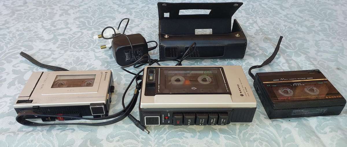 A COLLECTION OF 3 SANYO CASSETTE WALKMANS SOLD AS IS NOT TESTED