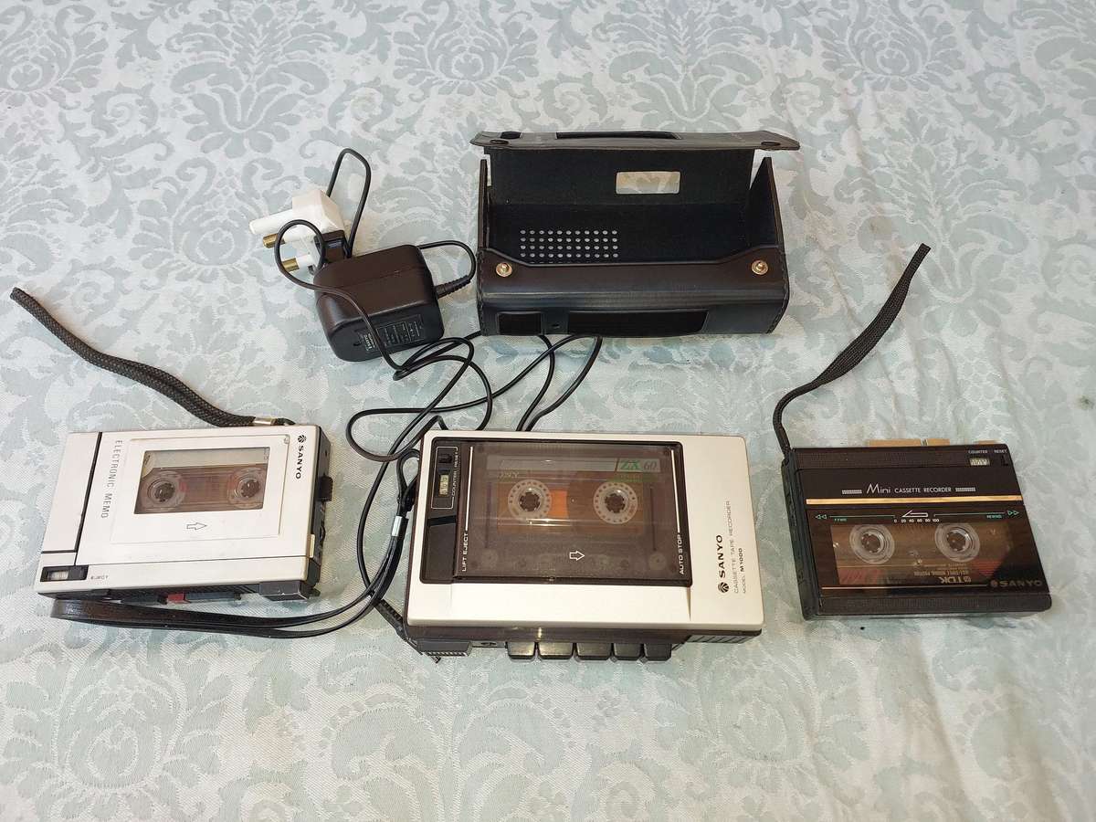 A COLLECTION OF 3 SANYO CASSETTE WALKMANS SOLD AS IS NOT TESTED