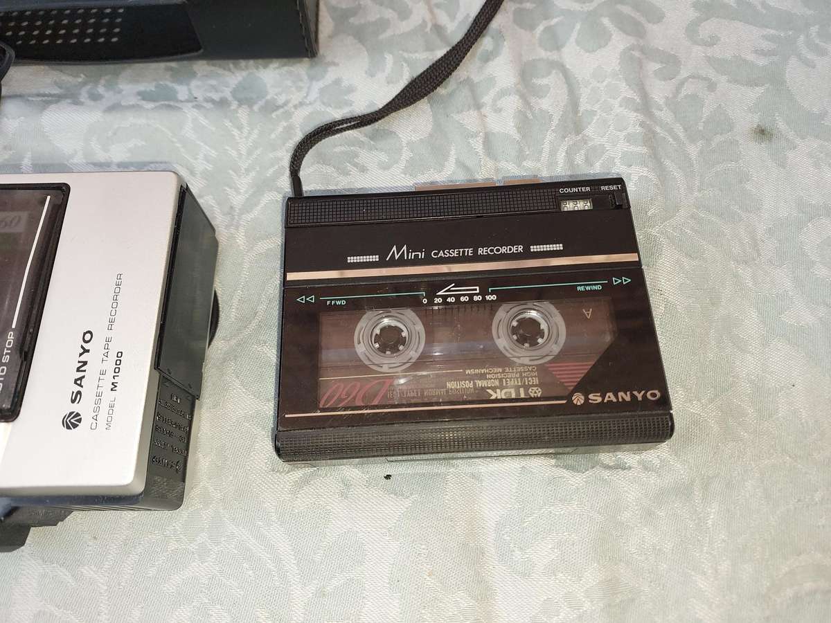 A COLLECTION OF 3 SANYO CASSETTE WALKMANS SOLD AS IS NOT TESTED