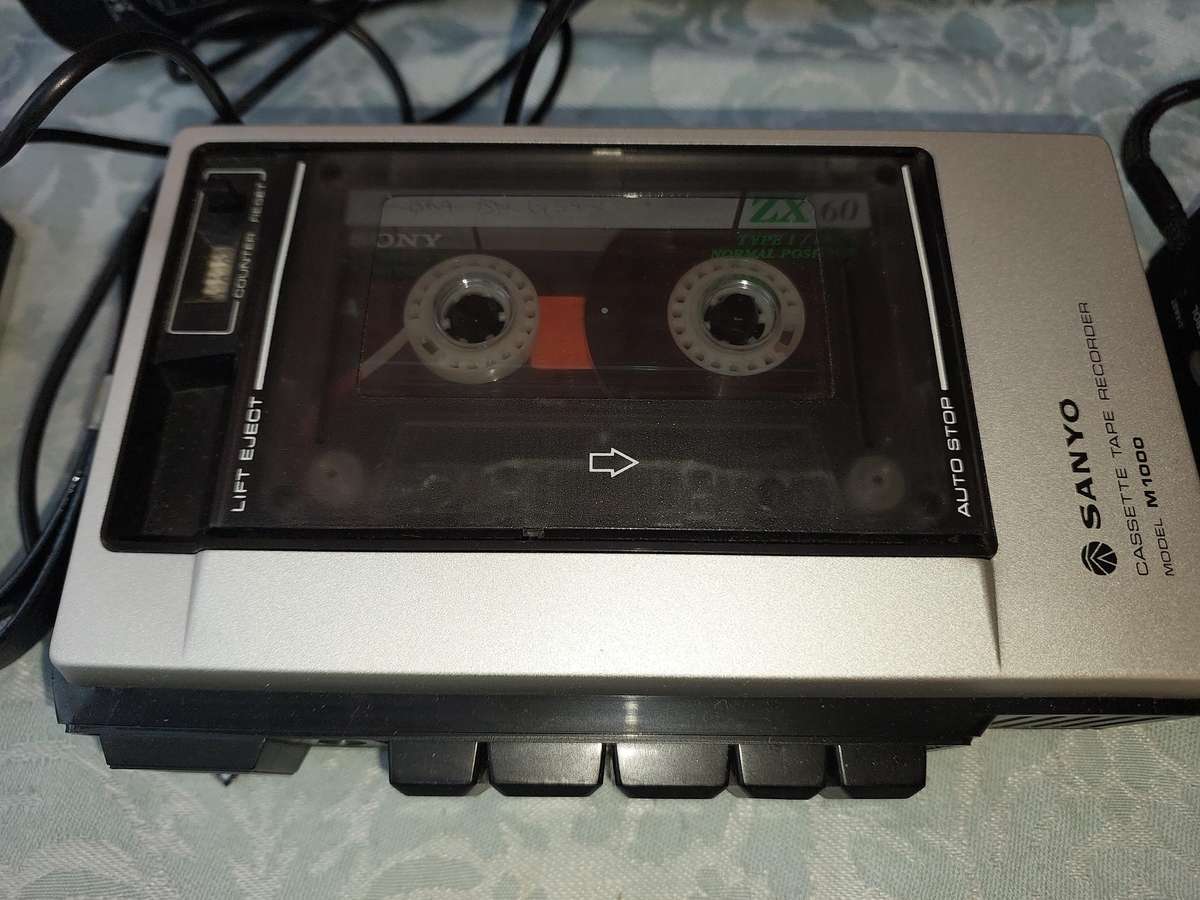 A COLLECTION OF 3 SANYO CASSETTE WALKMANS SOLD AS IS NOT TESTED