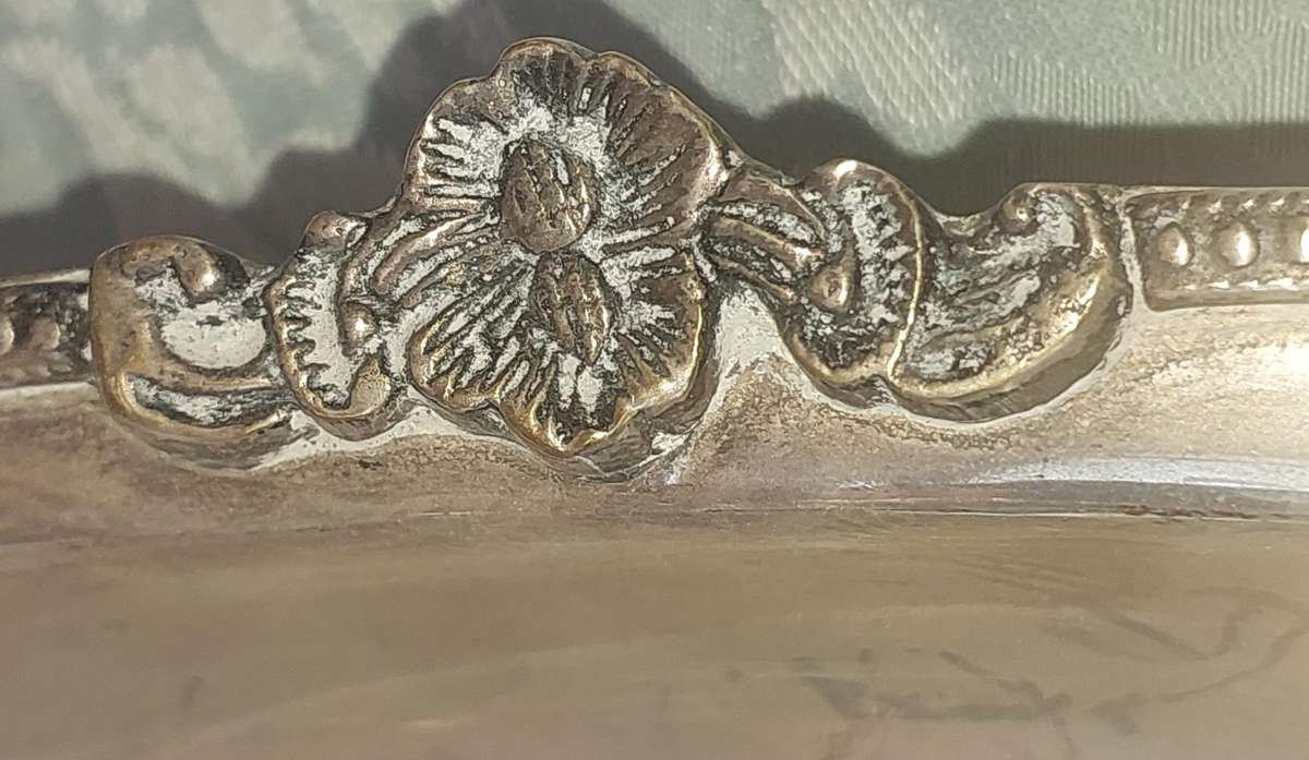 A VINTAGE VICTORIAN SILVER PLATED SERVING BOWL SOLD AS IS