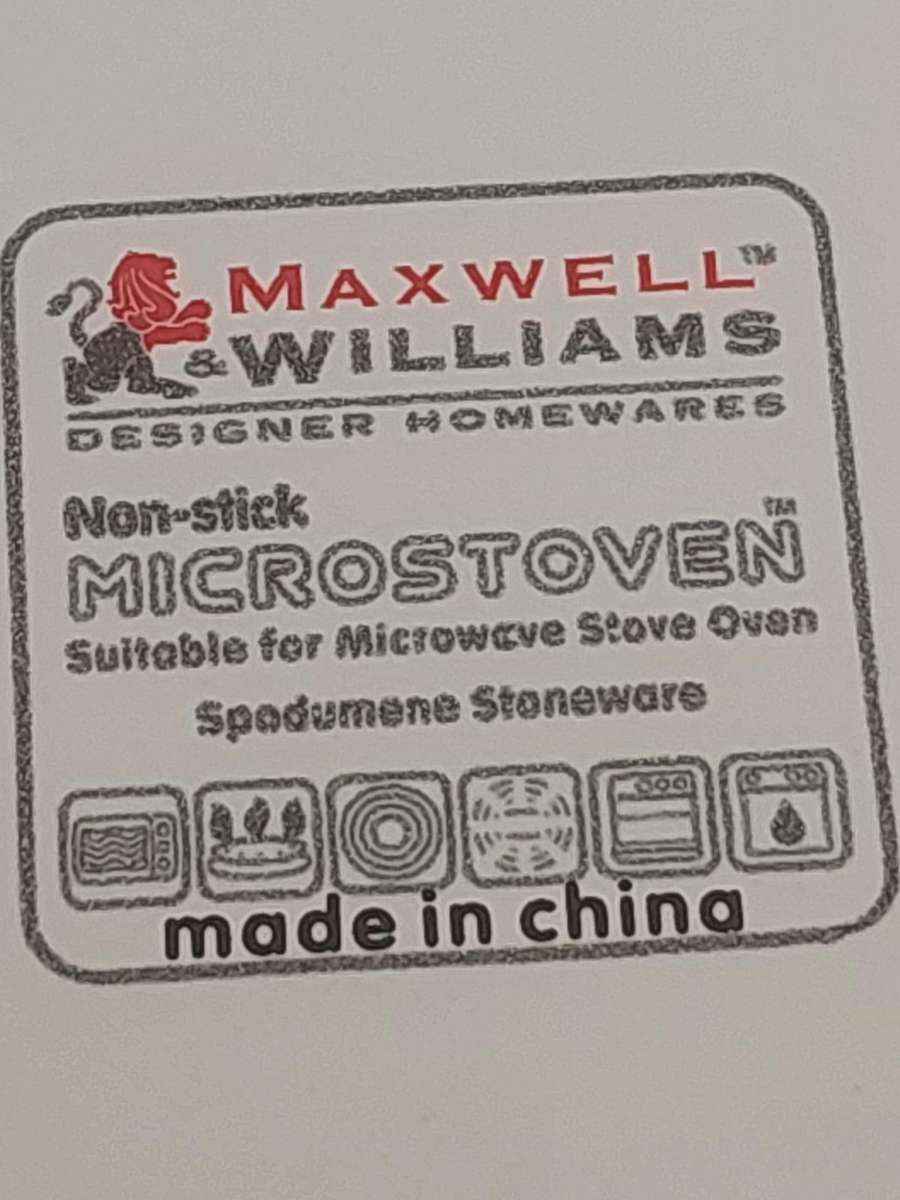 TWO IN GREAT CONDITION CASSEROLES A CORNING WARE AND A MAXWEL AND WILLIAMS SOLD AS IS