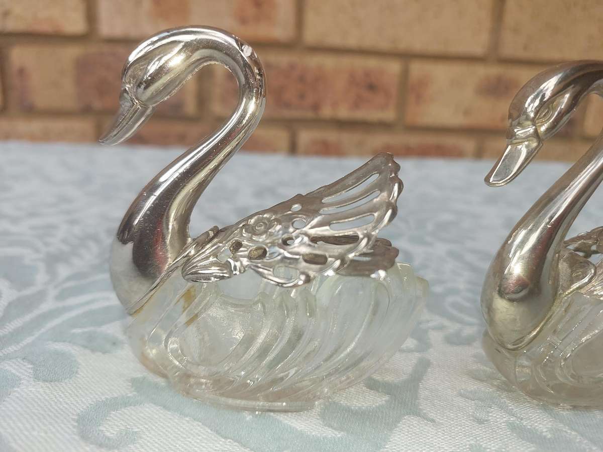 A set of 3 Swan Salt Cellars with out  Spoons Silver Plate vintage sold as is