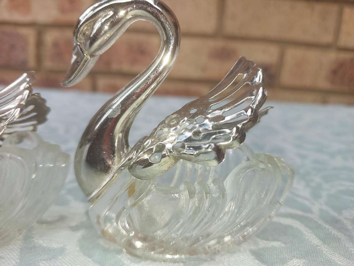 A set of 3 Swan Salt Cellars with out  Spoons Silver Plate vintage sold as is