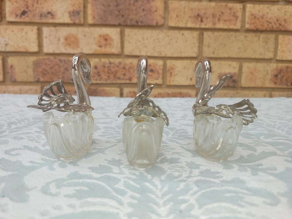 A set of 3 Swan Salt Cellars with out  Spoons Silver Plate vintage sold as is