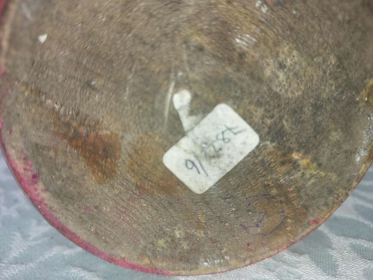 A VINTAGE SET OF FIVE RUSSIAN STACKING DOLLS SOLD AS IS