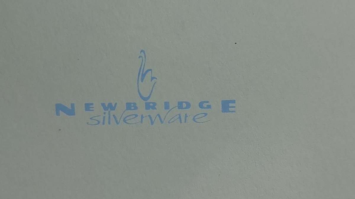 A NEWBRIDGE SILVER WARE SET OF 6 NAPKIN RINGS SOLD AS IS