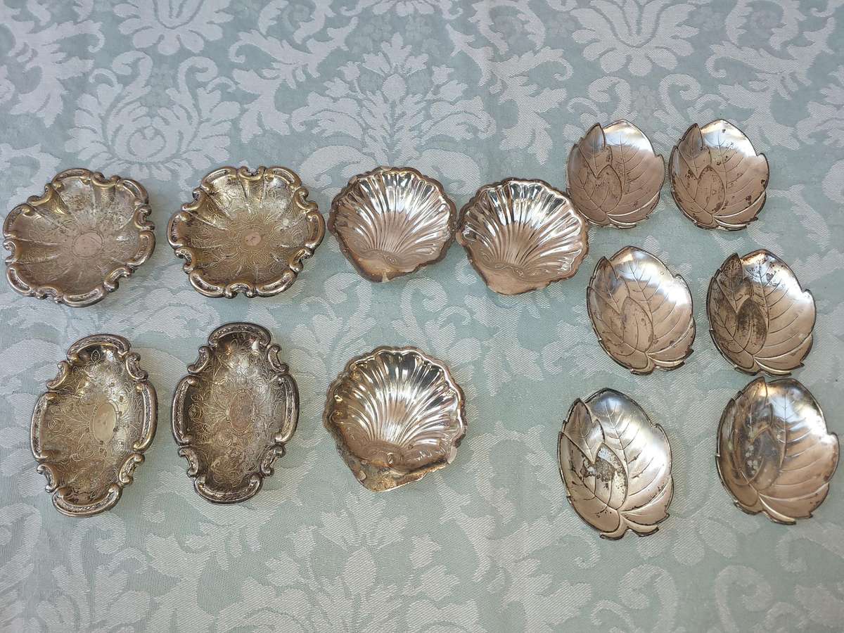 A VINTAGE COLLECTION CANOP'E  DISHES SIOVER PLATED SOLD AS IS