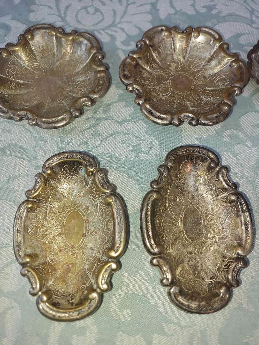 A VINTAGE COLLECTION CANOP'E  DISHES SIOVER PLATED SOLD AS IS