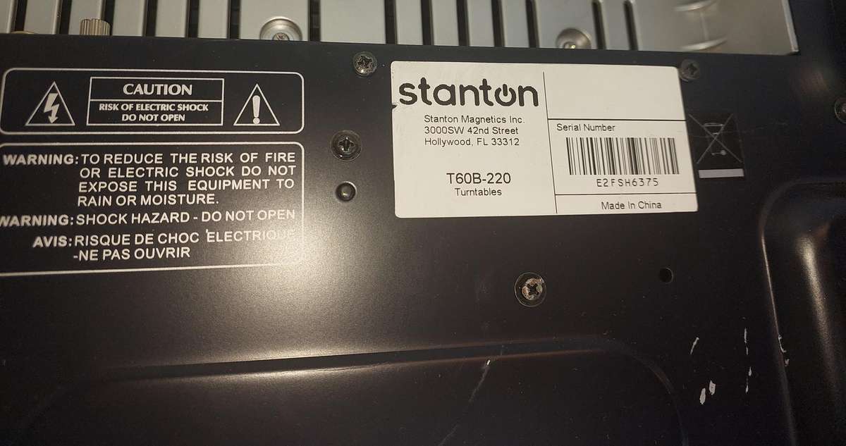 A DJ COLLECTION STANTON TURNTABLES AND A MIXER SWITCHES ON SOLD AS IS