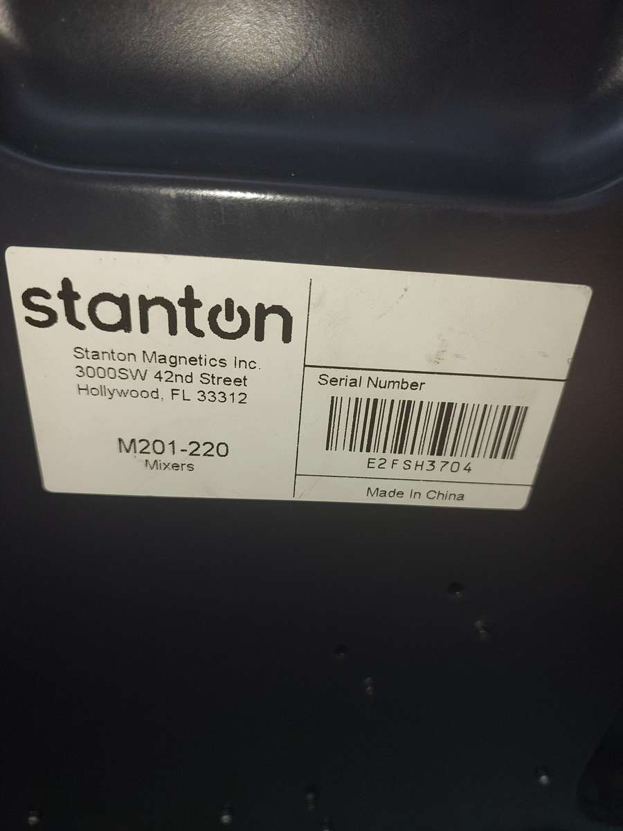 A DJ COLLECTION STANTON TURNTABLES AND A MIXER SWITCHES ON SOLD AS IS