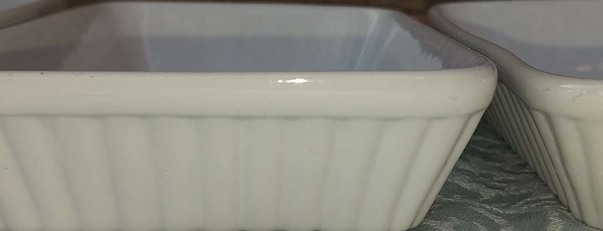 A COLLECTION OF 4 LAZANIA PORCELAIN BOWLS SOLD AS IS