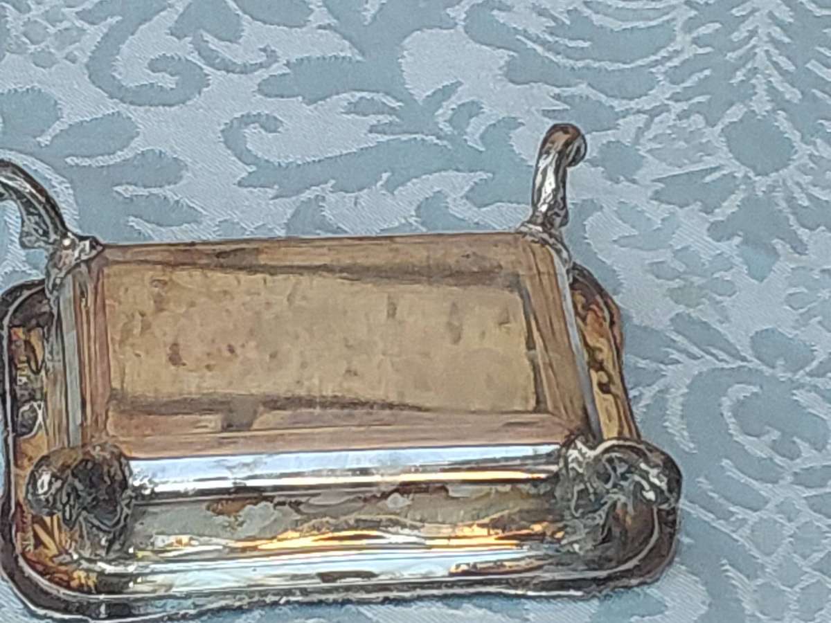 A VINTAGE SILVER PLATED BUTTER DISH SOLD AS IS