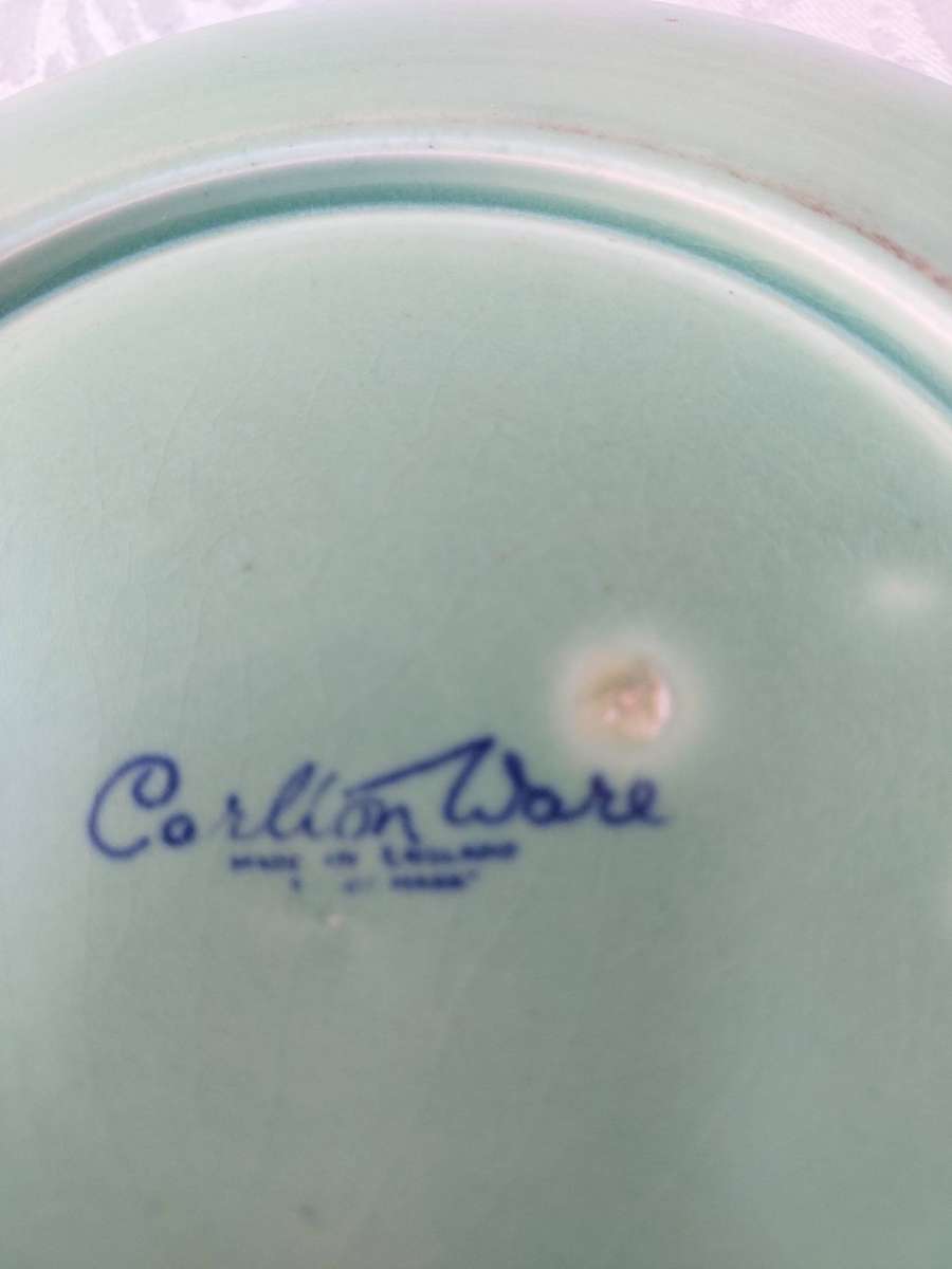 A GREEN CERAMIC CARLTON WARE HAND MADE IN ENGLAND  SERVING PLATTER SOLD AS IS