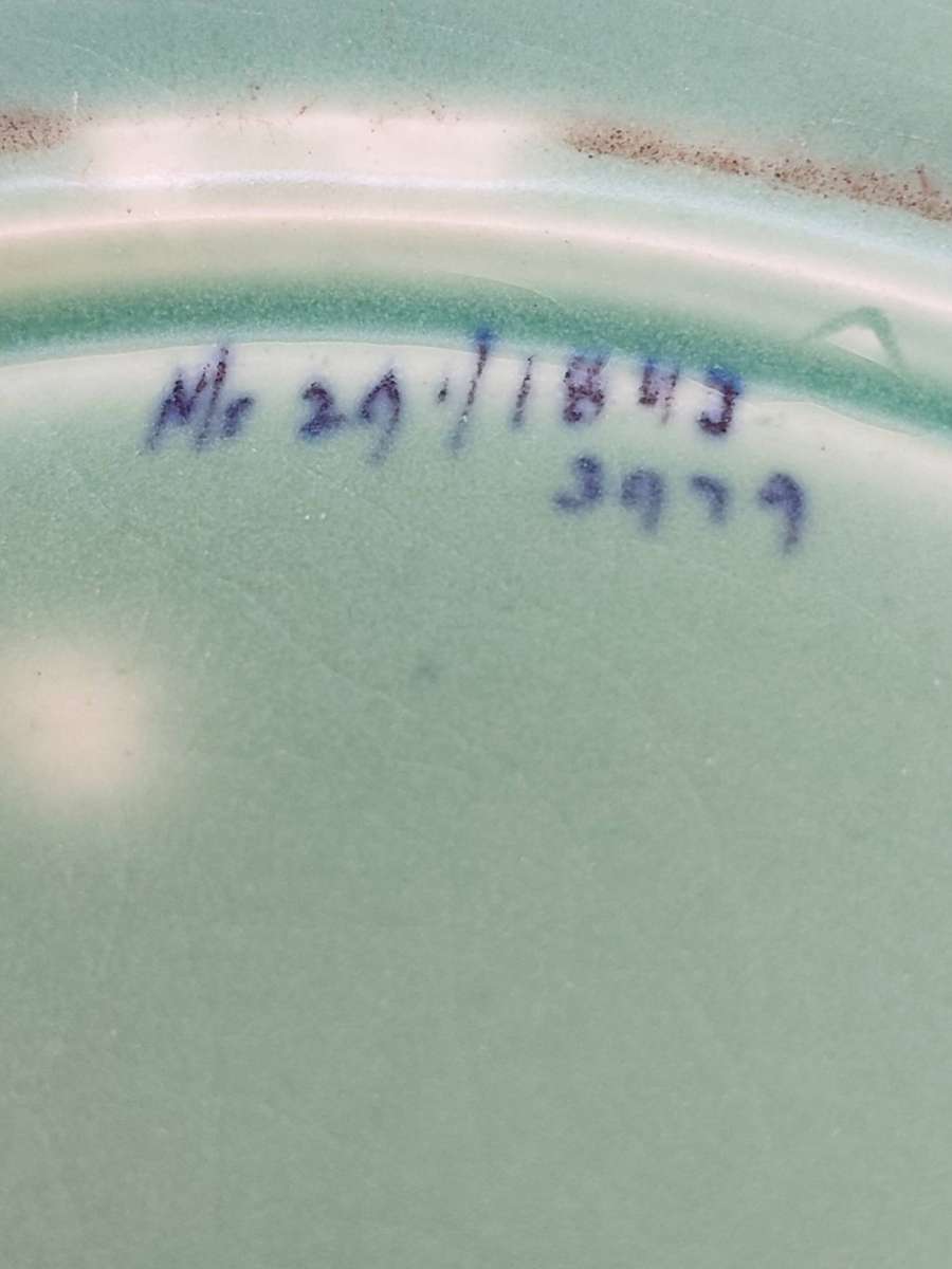 A GREEN CERAMIC CARLTON WARE HAND MADE IN ENGLAND  SERVING PLATTER SOLD AS IS