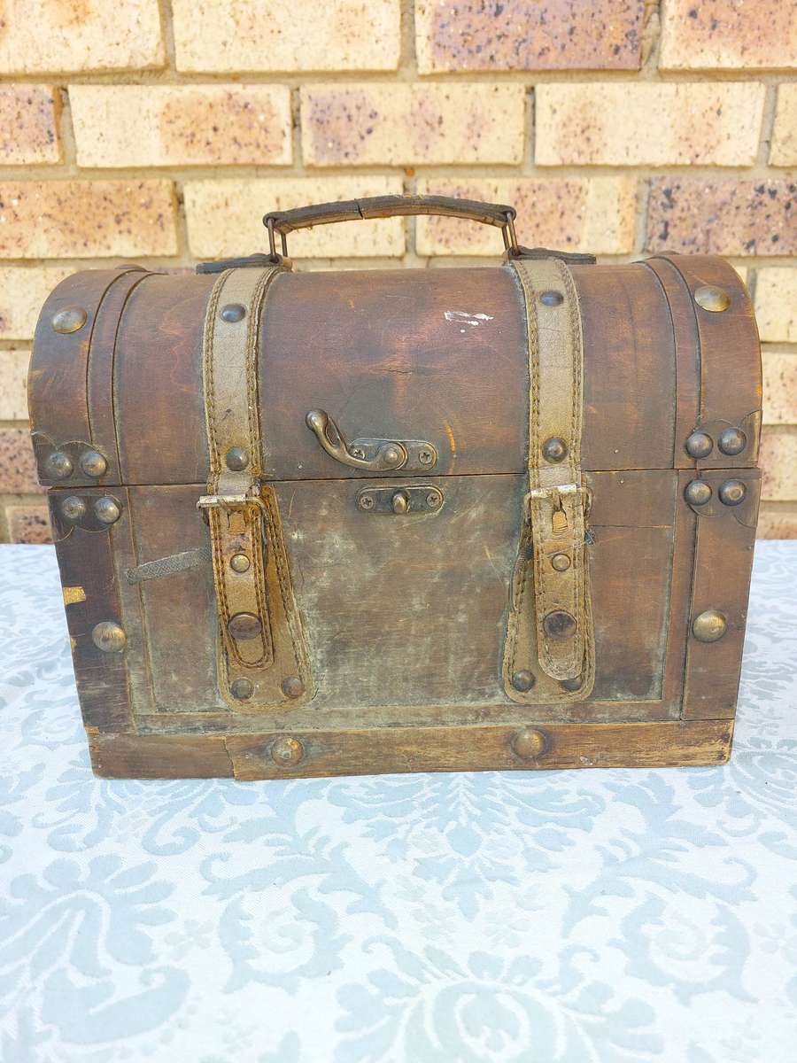 AN ART DECOR WOODEN PIRATES CHEST SOLD AS IS