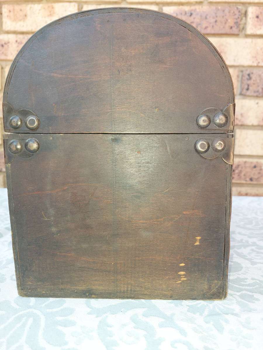 AN ART DECOR WOODEN PIRATES CHEST SOLD AS IS