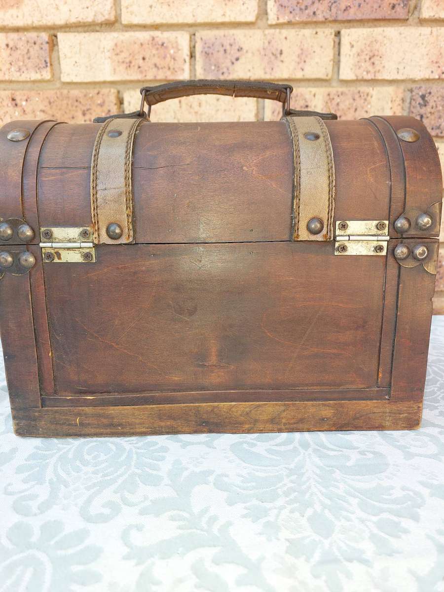 AN ART DECOR WOODEN PIRATES CHEST SOLD AS IS