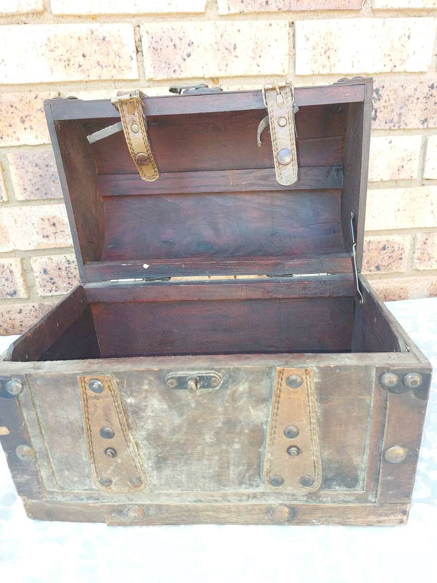 AN ART DECOR WOODEN PIRATES CHEST SOLD AS IS