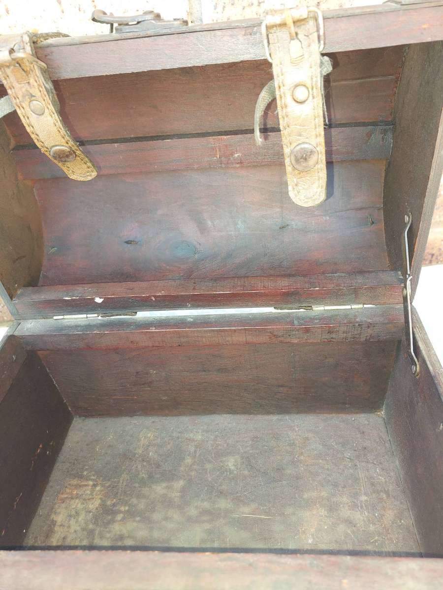 AN ART DECOR WOODEN PIRATES CHEST SOLD AS IS