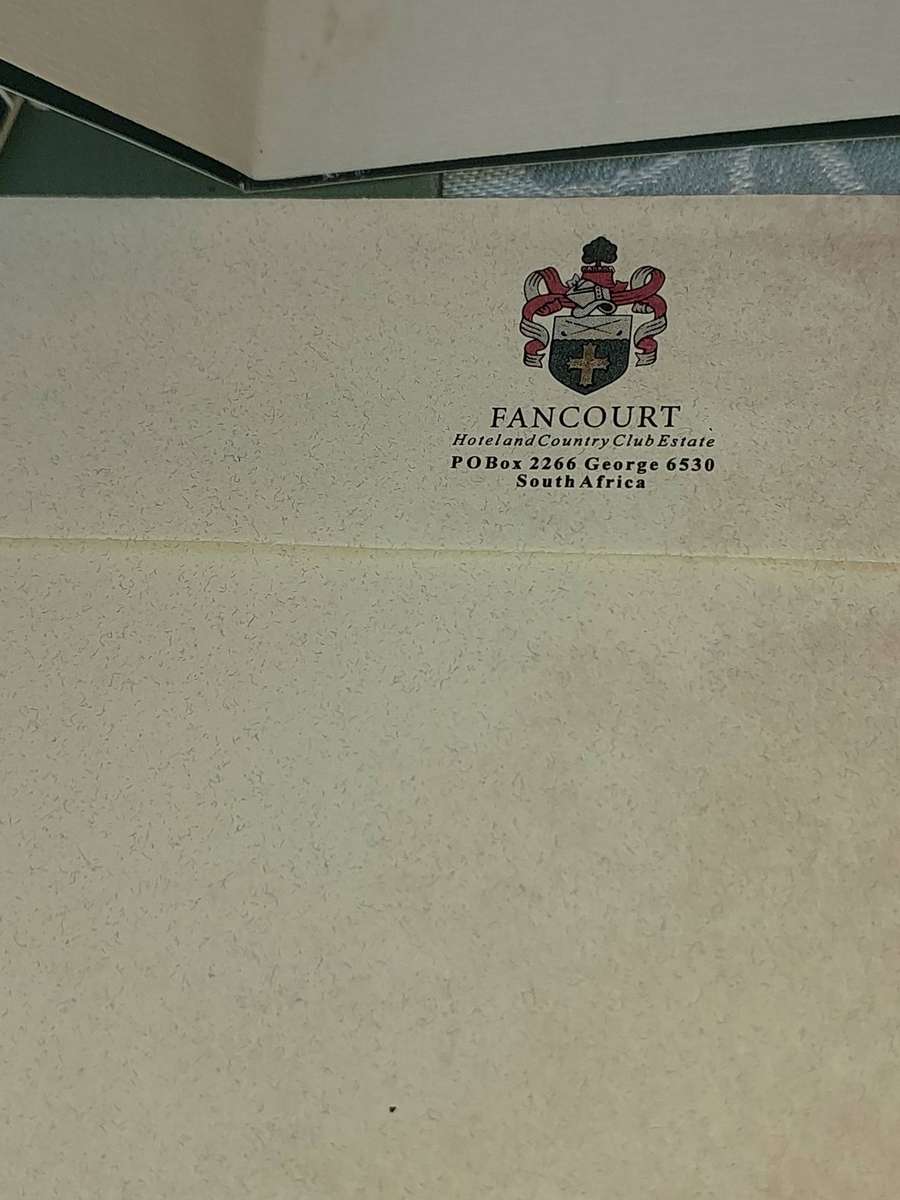 AN ENTIRE COLLECTION ERNIE ELS GOLFING LEGEND MEMORABILIA SOLD AS IS