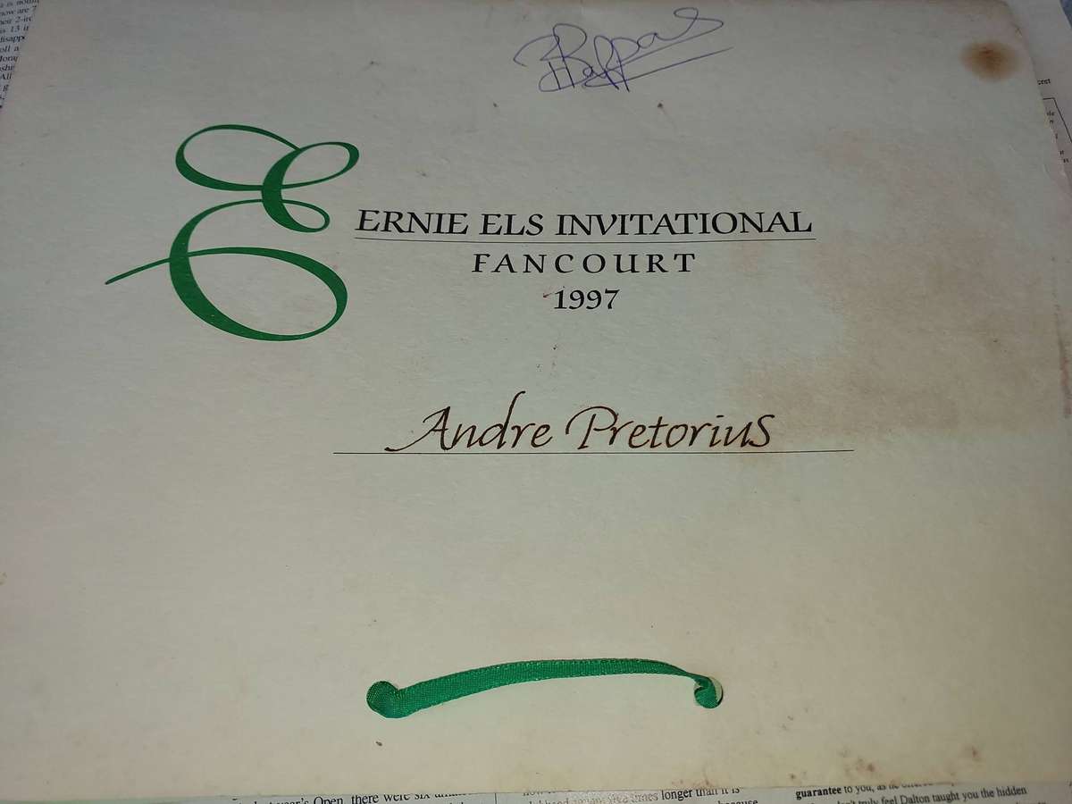 AN ENTIRE COLLECTION ERNIE ELS GOLFING LEGEND MEMORABILIA SOLD AS IS