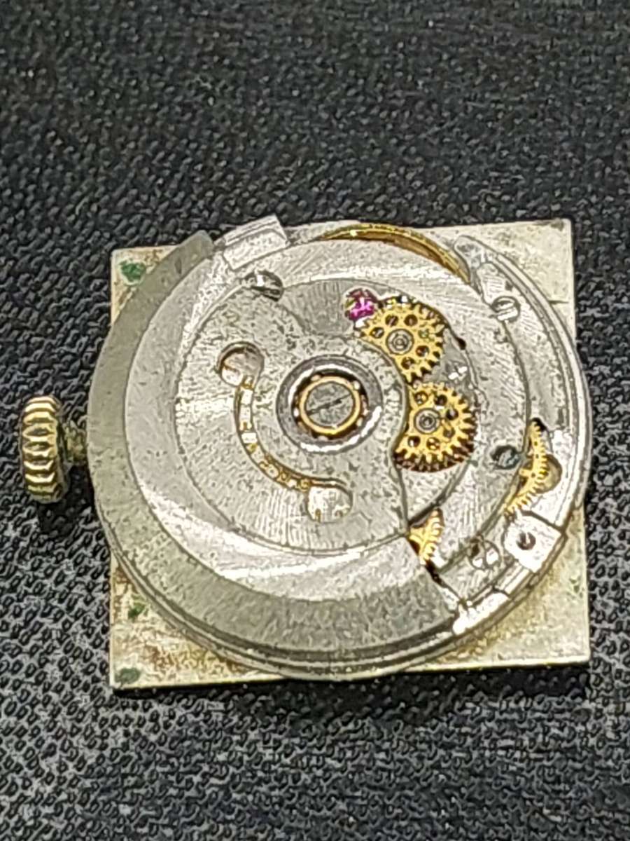 A JOB LOT ANTIQUE WRIST WATCHES