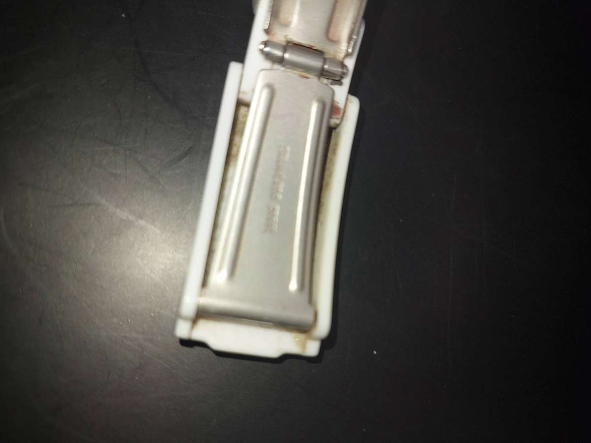 A TOY WATCHE WHITE WITH STAINLESS STEEL CLIP AND BAZEL SOLD AS IS NOT TESTED