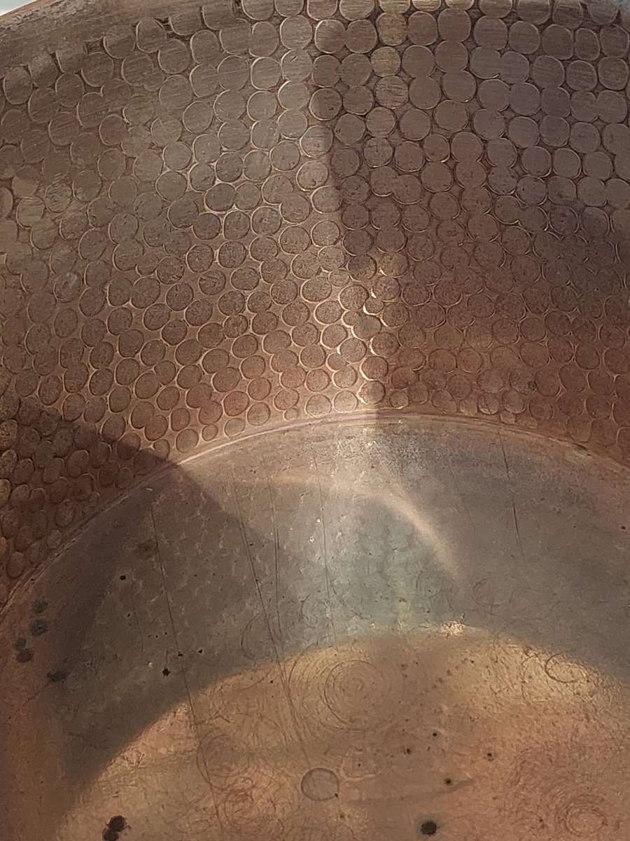 A VINTAGE ICE BUCKET SOLD AS IS