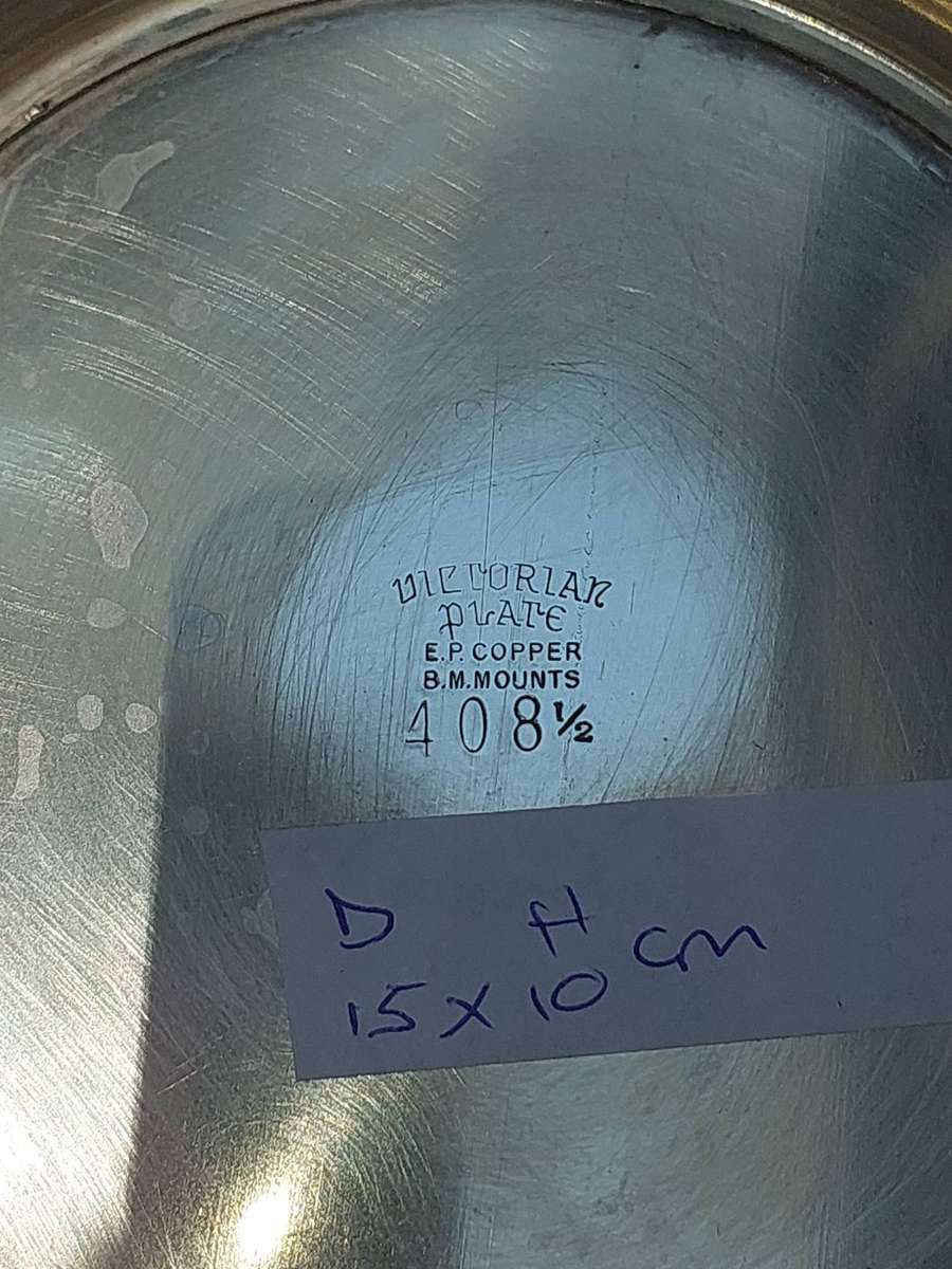 A VINTAGE ICE BUCKET SOLD AS IS