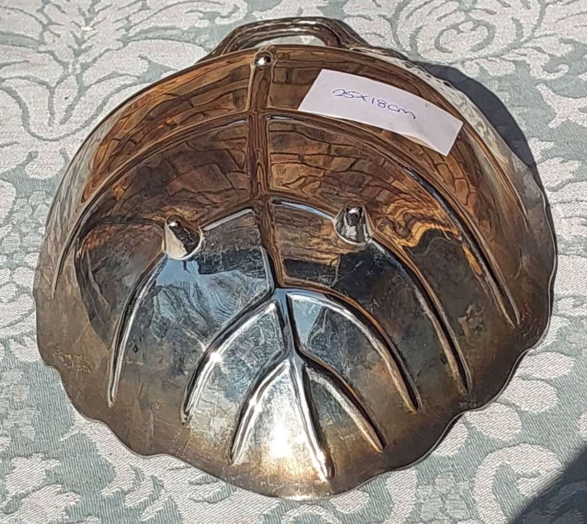 AN ART DECOR STAINLESS STEEL STRAWBERRY DESIGN SERVING BOWL SOLD AS IS