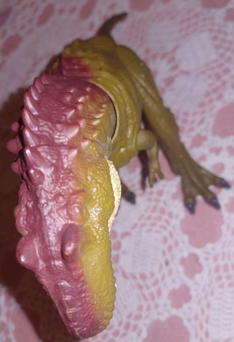 2018 Jurassic World Battle Damage Albertosaurus ~ Action Figure Dinosaur