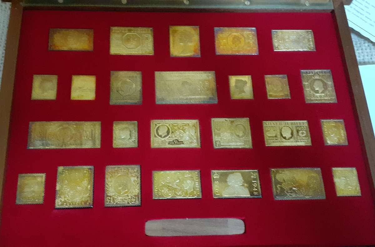 1977 queens silver jubilee sterling silver stamps of royalty 466 gr .925  pure silver.