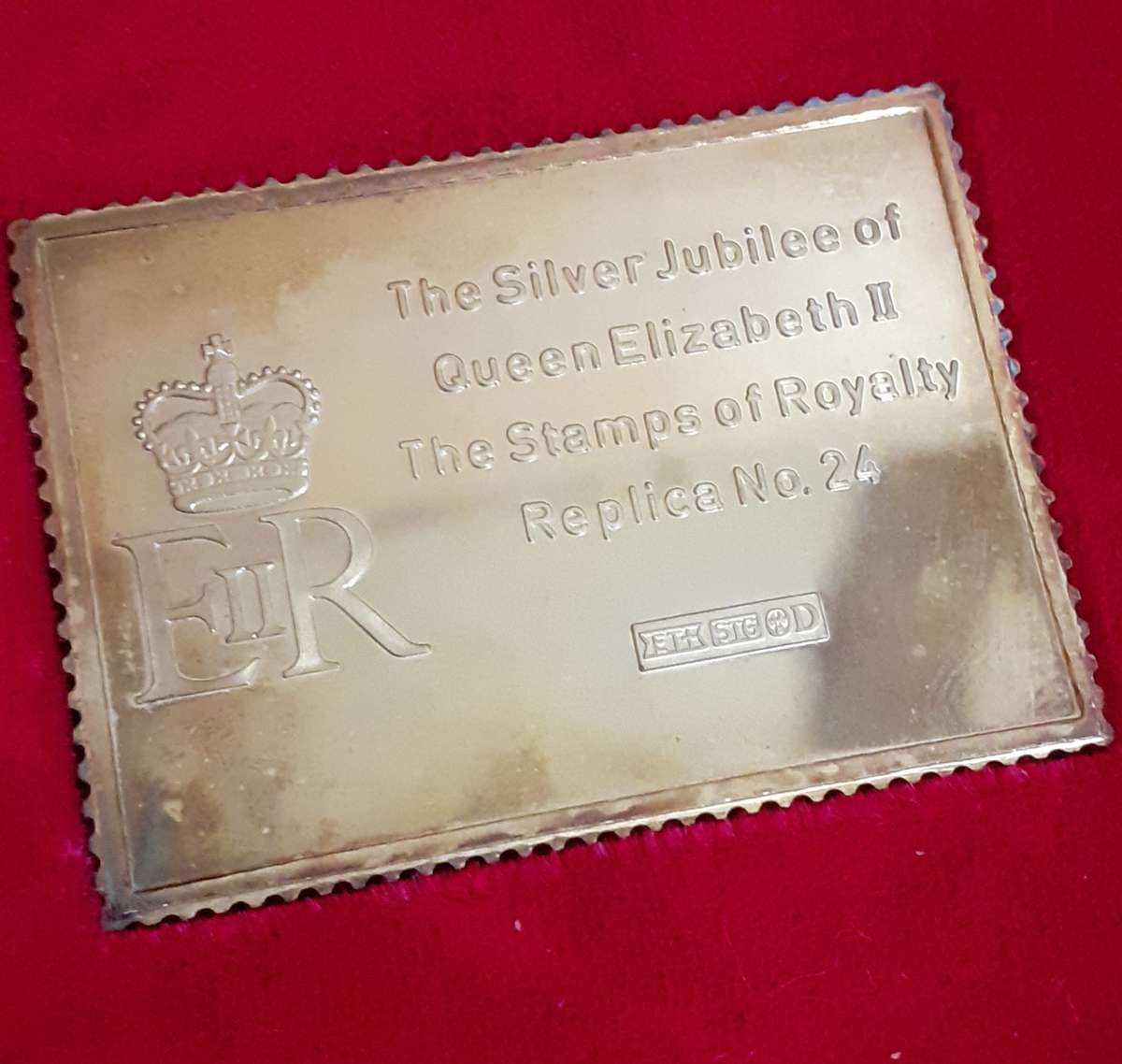 1977 queens silver jubilee sterling silver stamps of royalty 466 gr .925  pure silver.