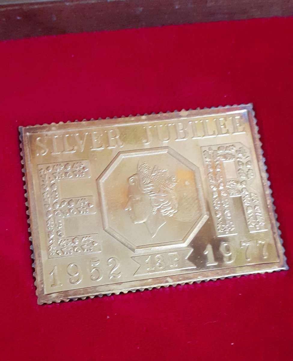 1977 queens silver jubilee sterling silver stamps of royalty 466 gr .925  pure silver.