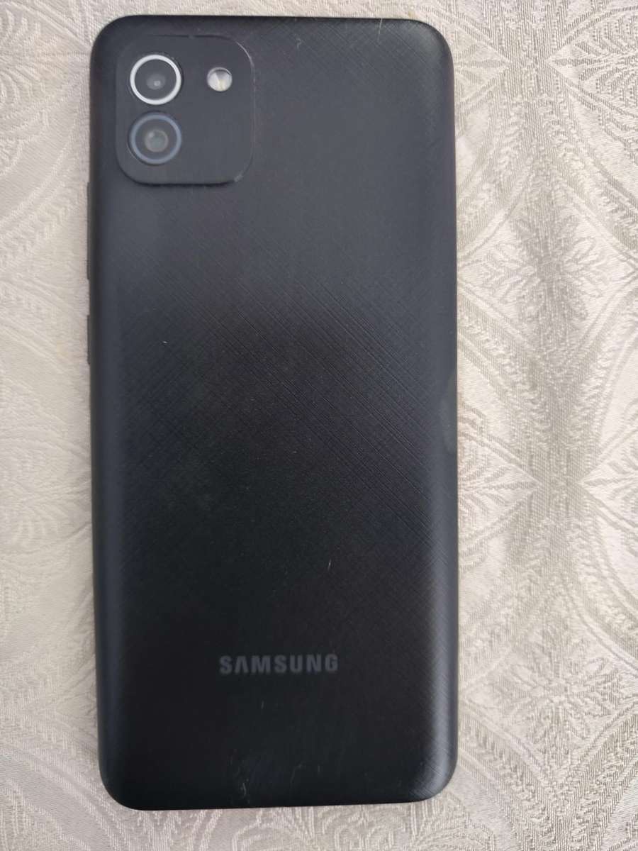 Samsung Galaxy A03 32gb 3gb dual sim 48mp camera (Cracked screen still working)