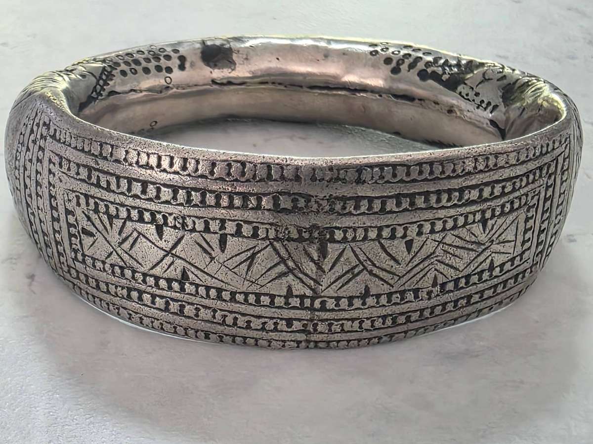Antique Sterling Silver Tribal Omani Bodouin Hagula Thick Silver Handmade Bracelet