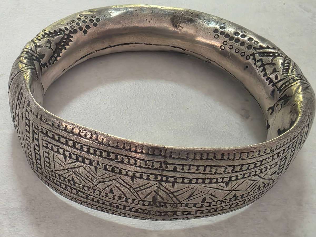 Antique Sterling Silver Tribal Omani Bodouin Hagula Thick Silver Handmade Bracelet