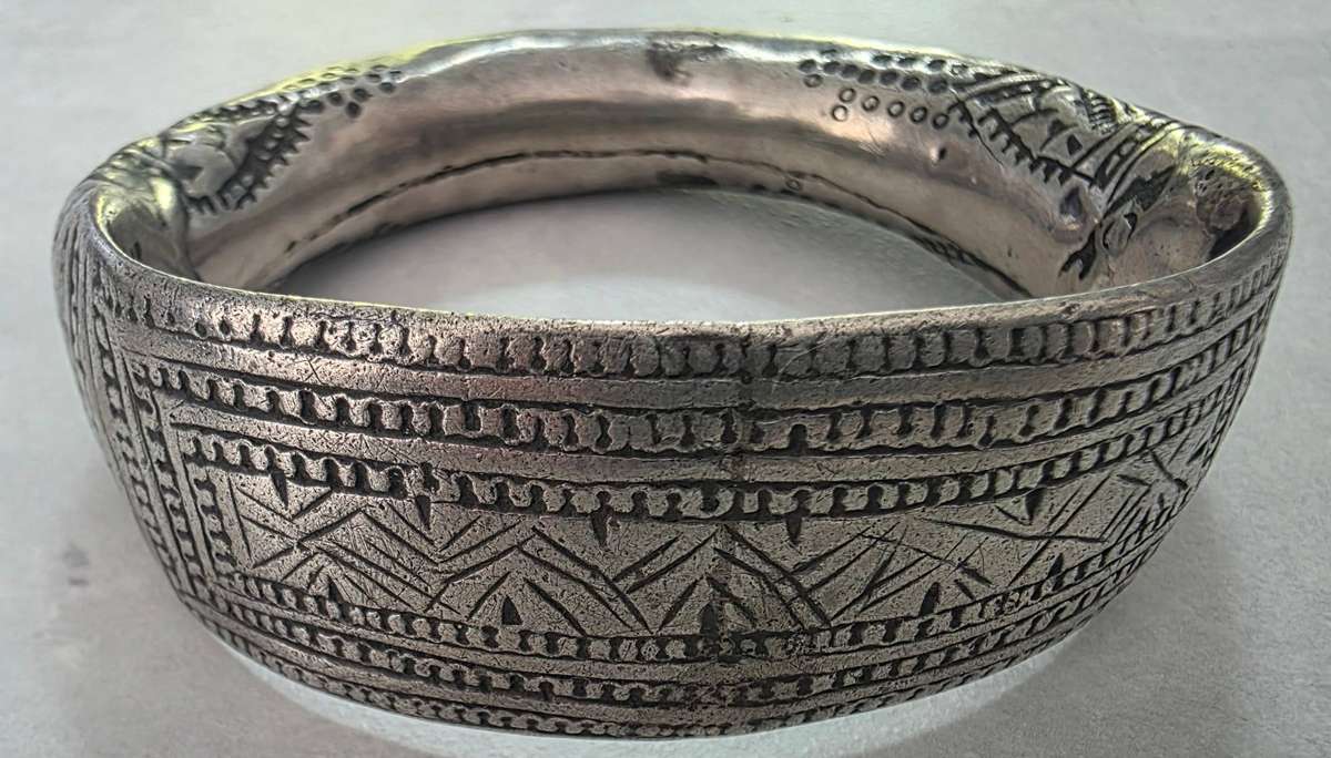 Antique Sterling Silver Tribal Omani Bodouin Hagula Thick Silver Handmade Bracelet