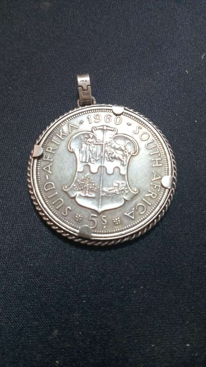 5 SHILLING COIN/PENDENT FROM 1960