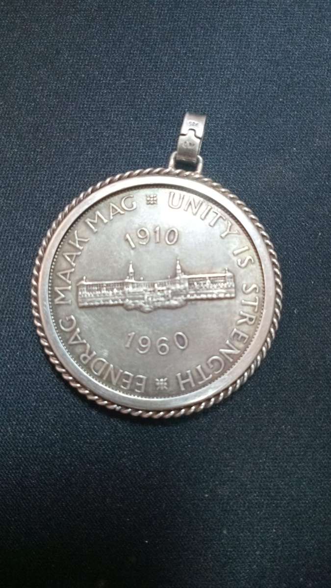 5 SHILLING COIN/PENDENT FROM 1960