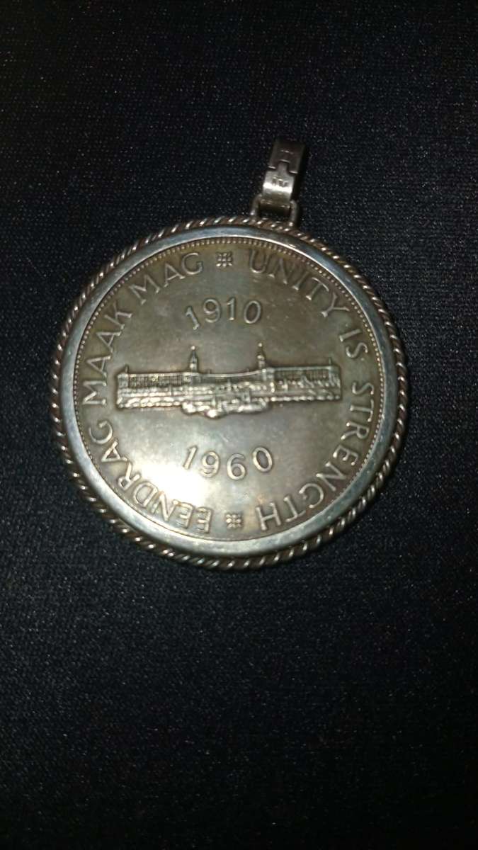 5 SHILLING COIN/PENDENT FROM 1960